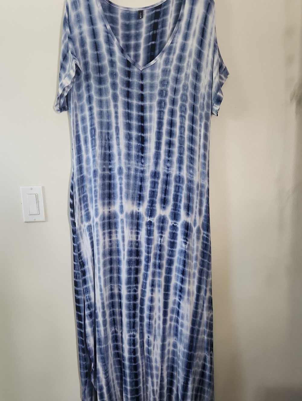Tie-Dye V-Neck Blue and White Maxi Dress With Pockets and Side Slits